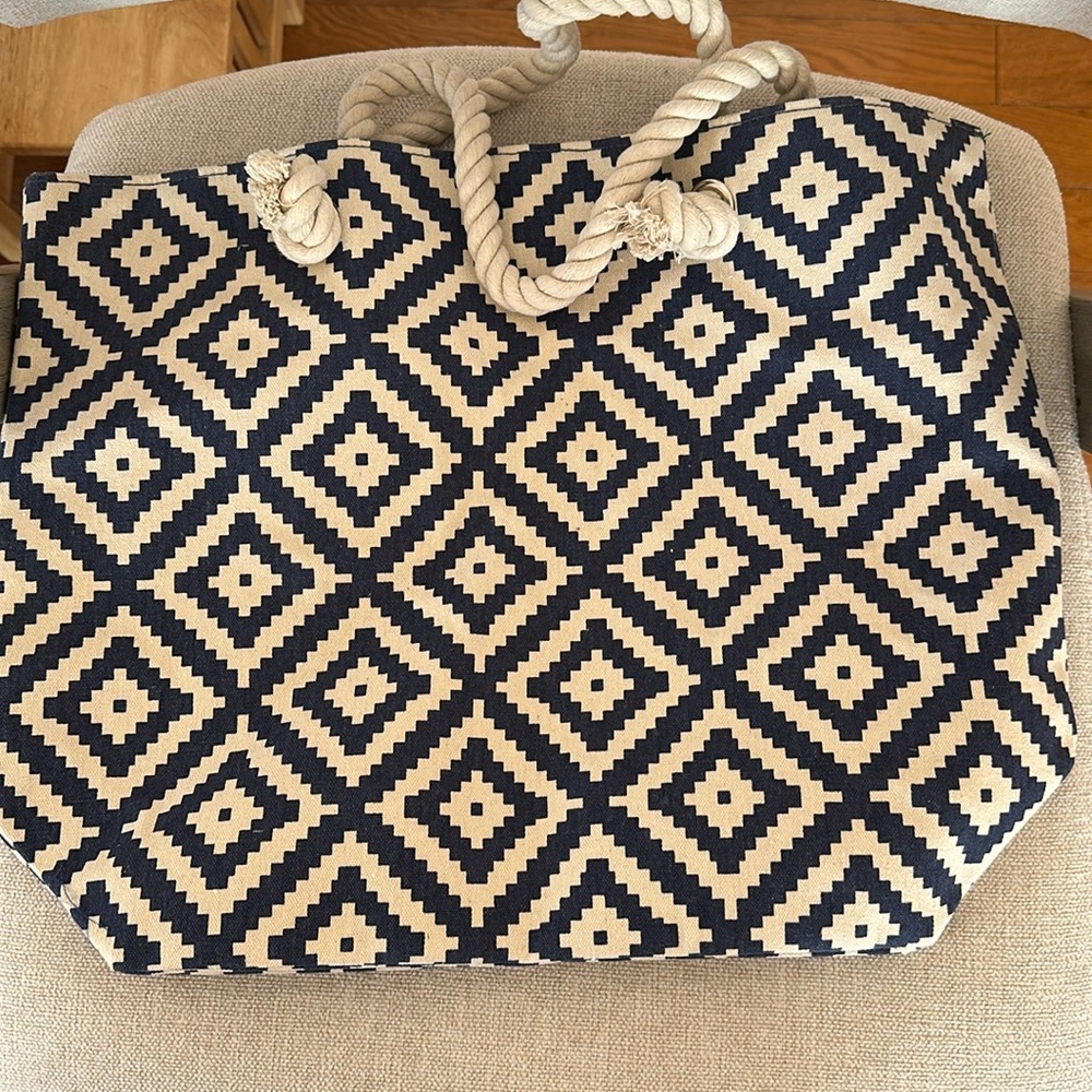 Summer & Rose canvas light tote. New.